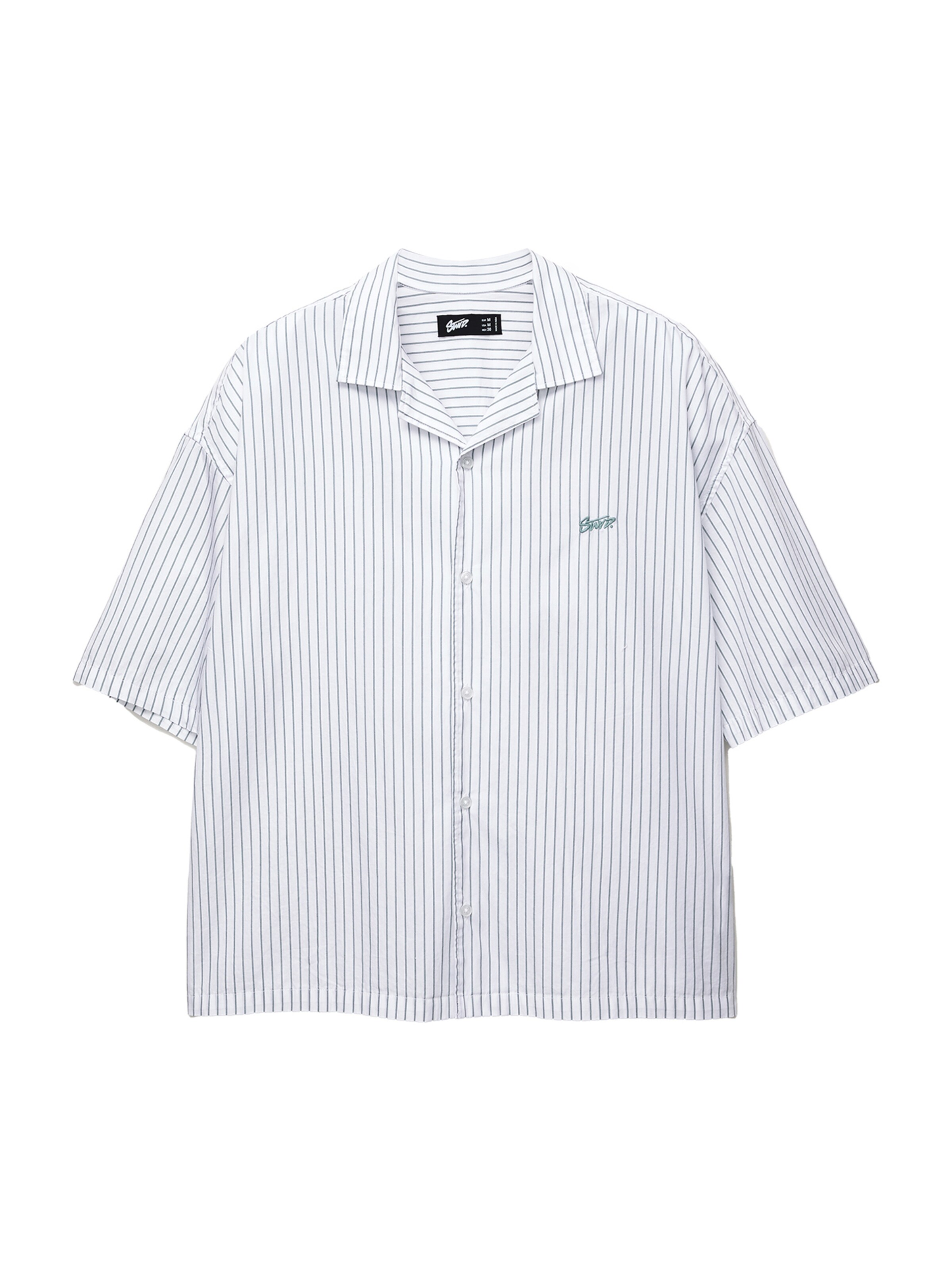 Pull&Bear Comfort fit Button Up Shirt in White: front