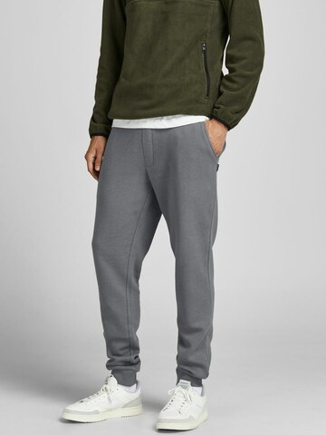 JACK & JONES Tapered Bukser i grå: forside