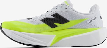 Chaussure de course 'FuelCell Rebel v5' new balance en gris : devant