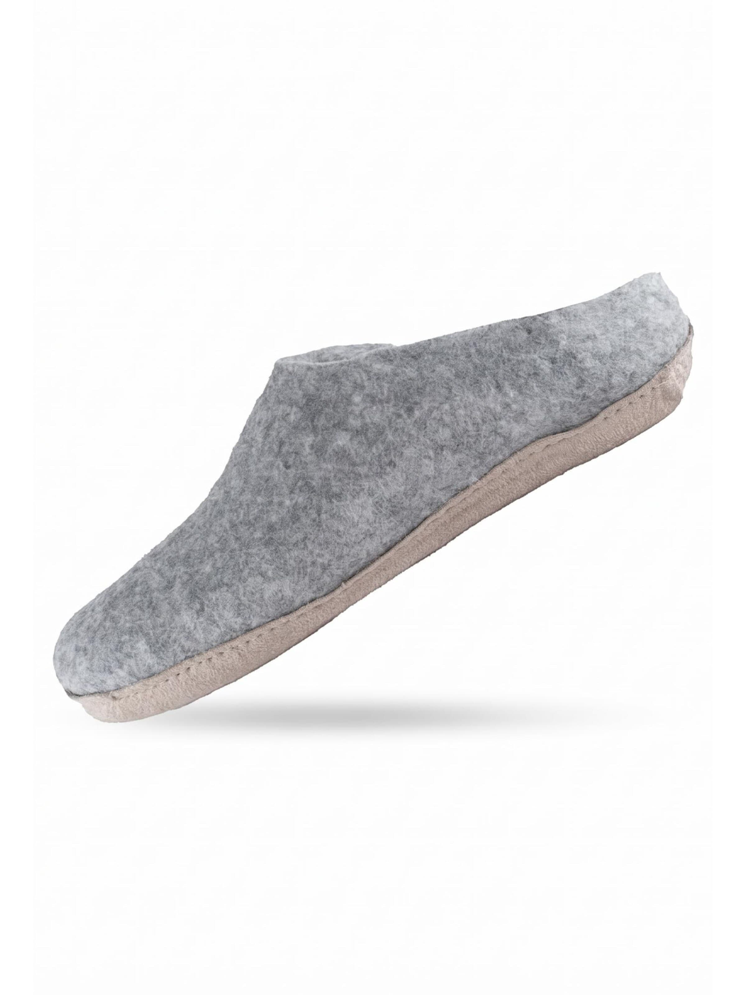 SHUS walk with nature Slip-in 'Uldtøffel (100% ren uld) - hjemmesko m/sål i skind - Dansk Design fra SHUS' i grå: framsida