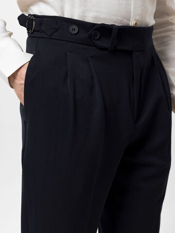 Antioch Regular Pleat-front trousers in Blue
