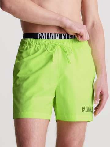 Shorts de bain Calvin Klein Swimwear en vert : devant