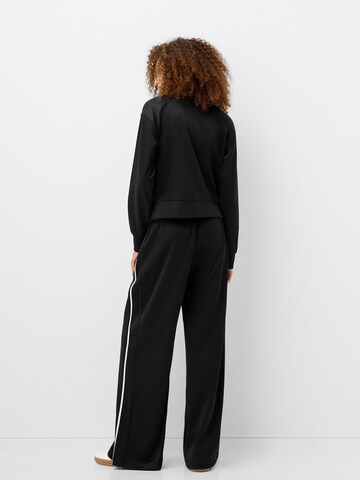 Hanorac de la Bershka pe negru