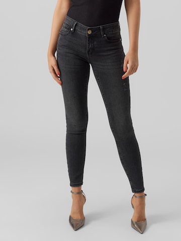 VERO MODA Skinny Jeans 'Robyn' in Black: front