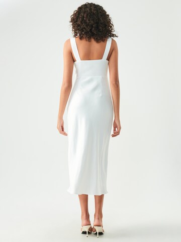 St MRLO Kleid 'KIRBY' in Weiß: Rückseite