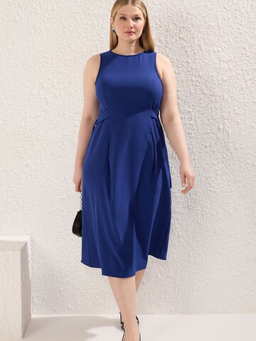 Rochie de la Trendyol Curve pe albastru
