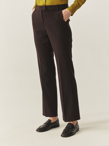 TATUUM - regular Pantalón de pinzas 'LAURANIA' en marrón