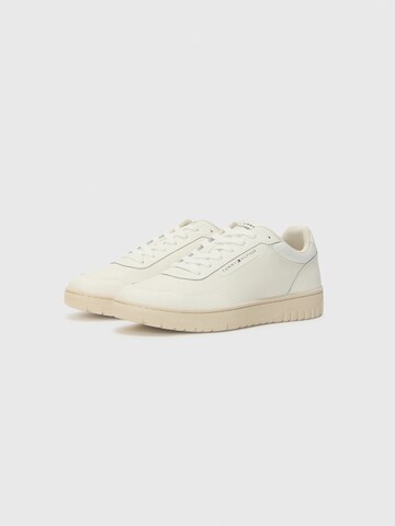 Baskets basses 'Basket Core' TOMMY HILFIGER en blanc