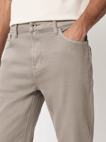 Next Regular Farkut värissä beige