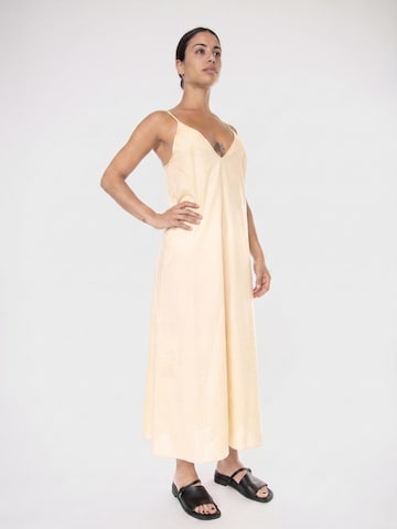 Alessia Santi Kjole 'Nocciola' i beige