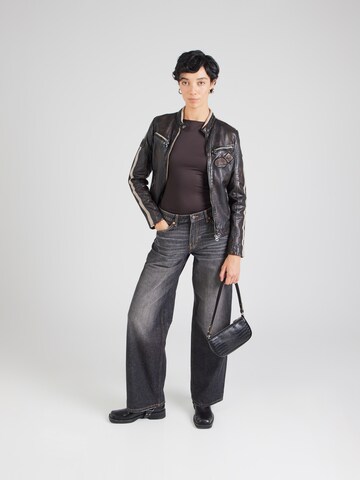 WEEKDAY Top 'Annie' in Braun
