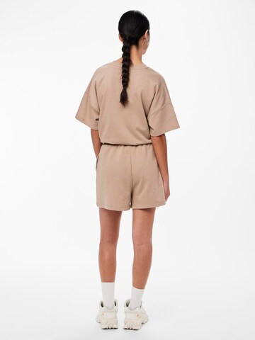 PIECES Regular Shorts 'Chilli' in Beige