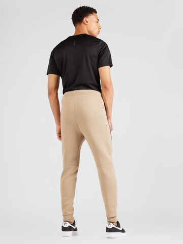 Tapered Pantaloni 'Tech Fleece' de la Nike Sportswear pe bej