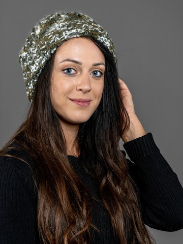 COLLEZIONE ALESSANDRO Beanie 'Baila' in Green