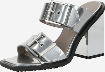 AllSaints - Zapatos abiertos 'CAMILLE' en plata: frente