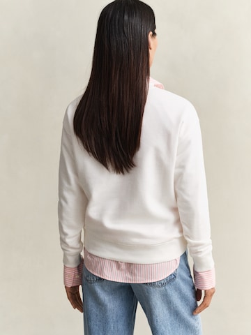 Bluză de molton de la GANT pe alb