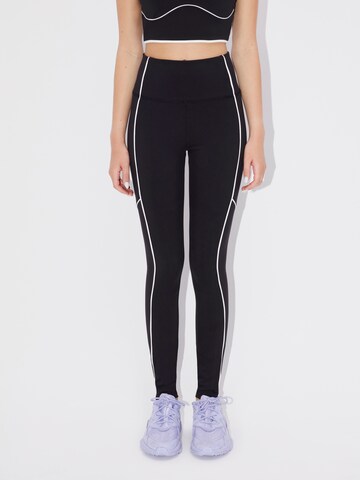 Skinny Pantalon de sport 'Jannia' LeGer by Lena Gercke en noir : devant