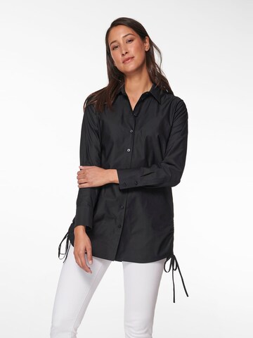 MADELEINE Blouse in Zwart: voorkant