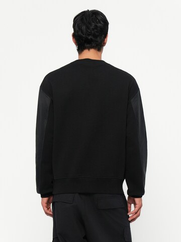 KARL LAGERFELD JEANS - Sudadera en negro: atrás