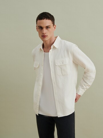 Coupe regular Chemise 'Arthur' DAN FOX APPAREL en blanc