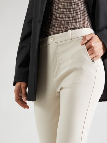 Freequent Slimfit Spodnie 'SOLVEJ' w kolorze beżowy