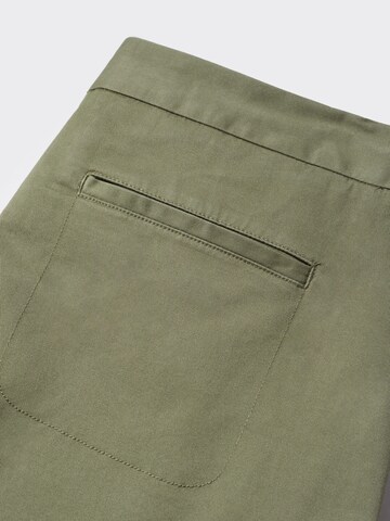 MANGO MAN Regularen Chino hlače 'REY' | zelena barva