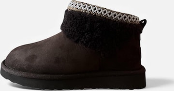 Begoria Boots in Brown: front