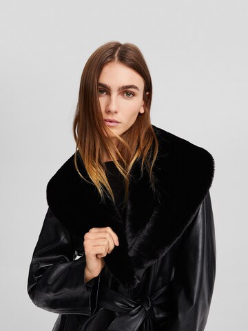 Bershka Mantel in Schwarz