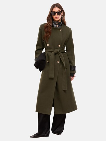 Lipsy Mantel in Grün