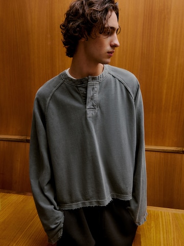 Bershka Tričko - Sivá: predná strana