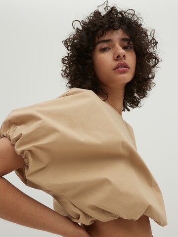 EDITED Blus 'Ellen' i beige: framsida