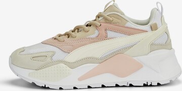 Baskets basses PUMA en beige : devant