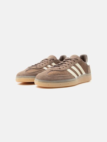 ADIDAS ORIGINALSNiske tenisice 'Handball Spezial' - smeđa boja