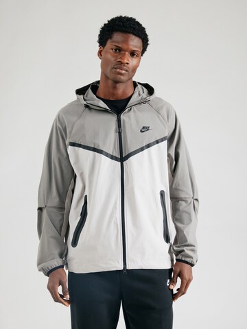 Nike Sportswear Jacke in Grau: Vorderseite