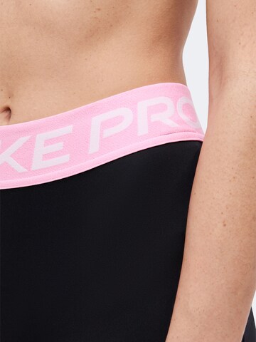 Skinny Pantaloni sportivi 'NP 365' di NIKE in nero