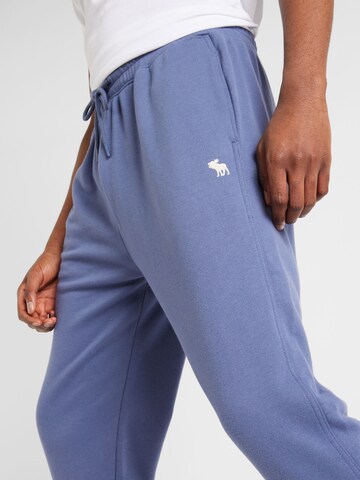 Tapered Pantaloni de la Abercrombie & Fitch pe albastru