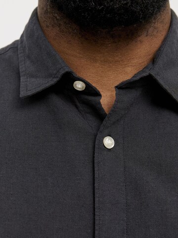 Coupe slim Chemise 'JJEBreeze' Jack & Jones Plus en noir