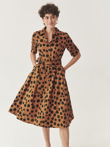 TATUUM - Vestido em castanho: frente