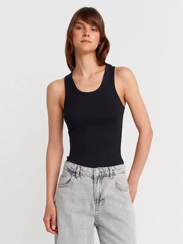 Dilvin Blouse in Black: front