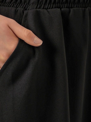 Bigdart Skirt in Black