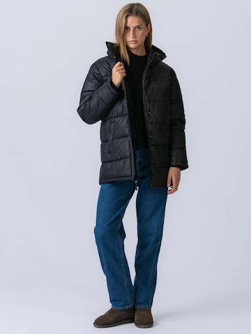 Veste d’hiver ' Long Puffer ' TEESHOPPEN en noir