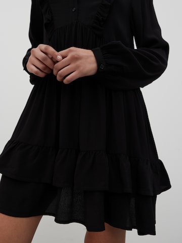 Robe-chemise 'Bijou' EDITED en noir