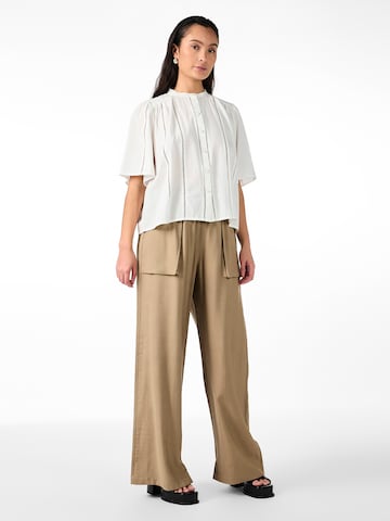 Chemisier 'YASGUNIA' YAS en blanc