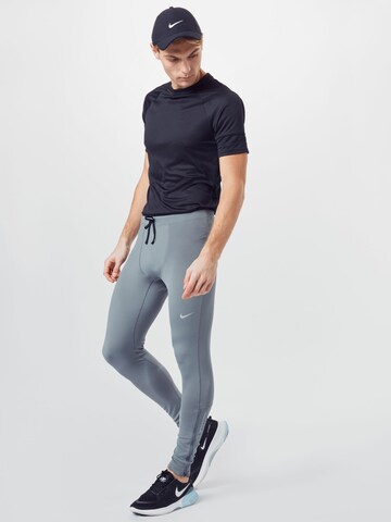 NIKE Skinny Sportnadrágok 'Challenger' - szürke