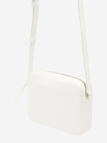 Calvin Klein Crossbody Bag in White: front