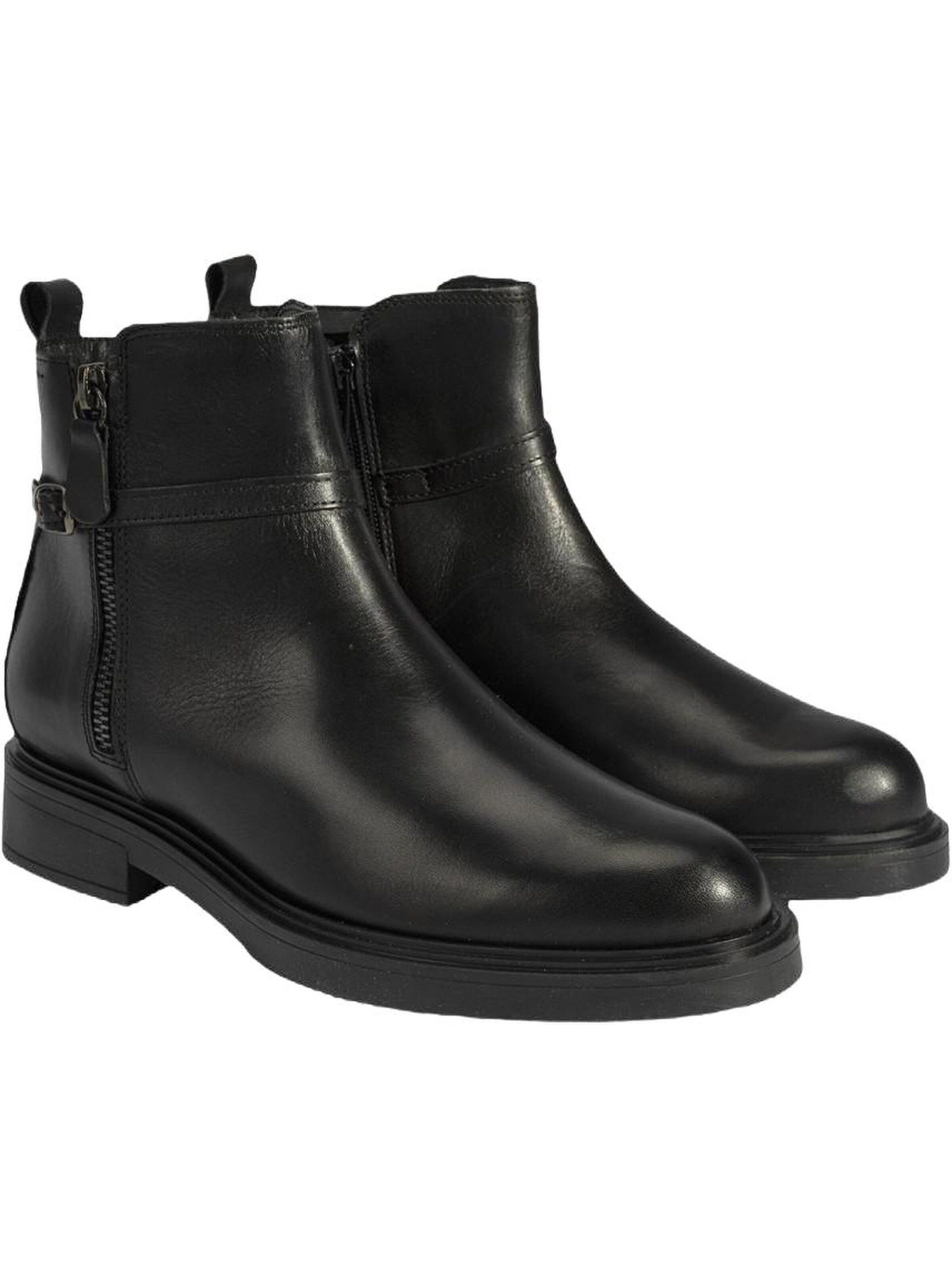 Desa Boots in Black
