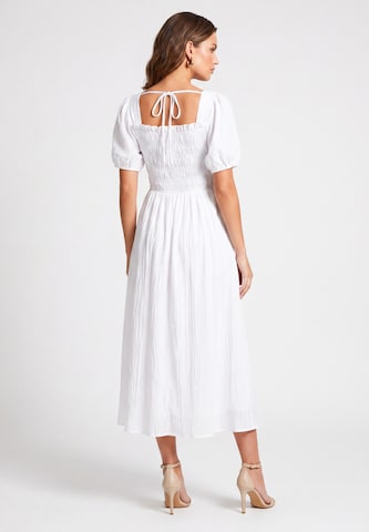 Robe faina en blanc