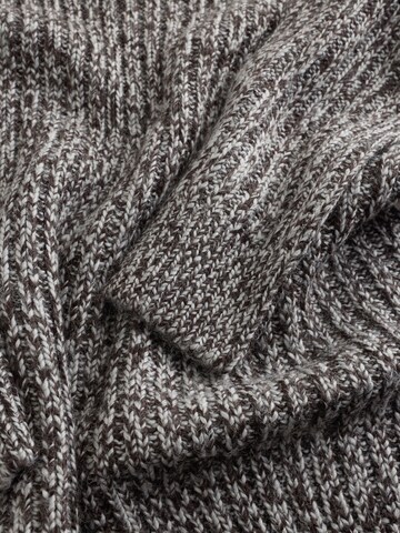 Next Pullover in Grau