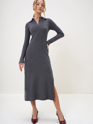 Trend Alaçatı Stili Трикотажное платье в Серый: спереди
