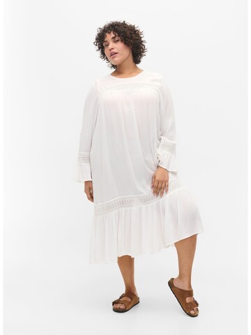 Robe d’été 'ETRESS' Zizzi en blanc